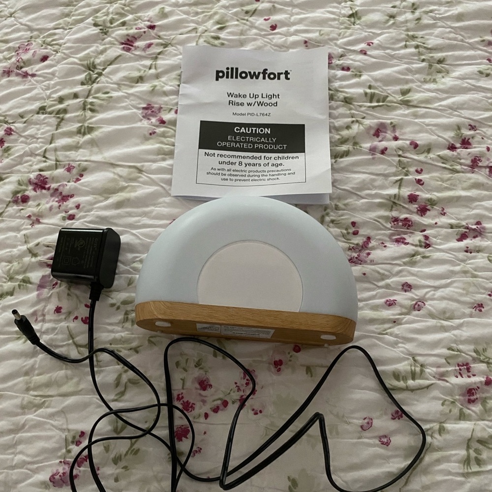 Moon alarm clock with wake up rise function and wood bottom - Pillowfort